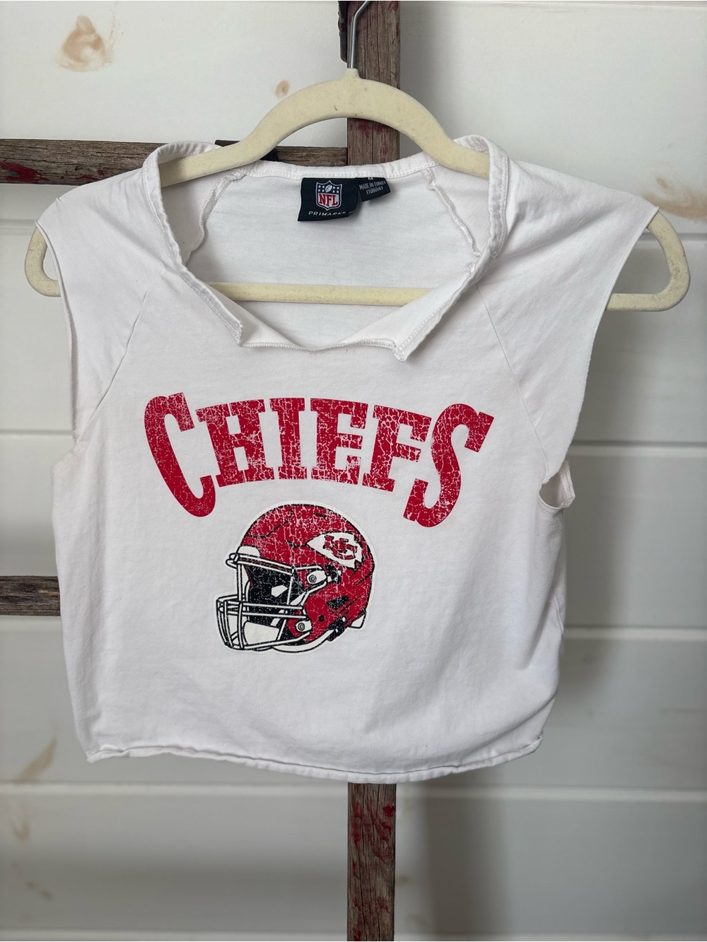 NFL White Cropped Tank with Red Chiefs Helmet Graphic